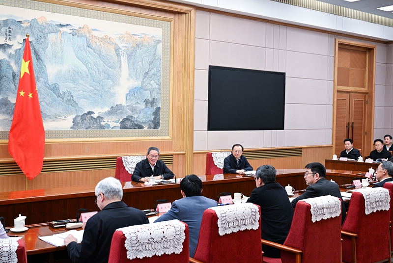 李強主持召開專家、企業(yè)家和教科文衛(wèi)體等領(lǐng)域代表座談會 聽取對政府工作報告的意見建議